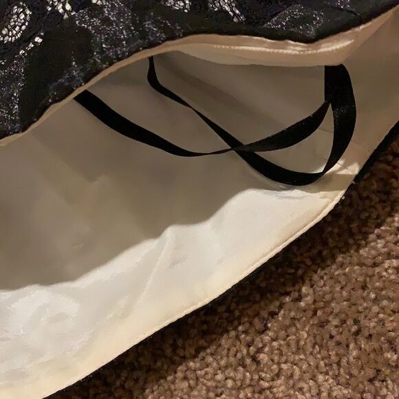 WHBM lace dress - Picture 13 of 13